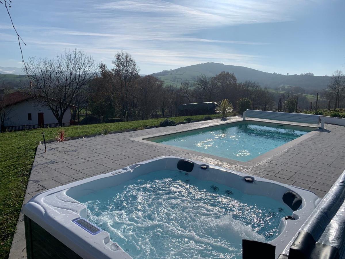 Studio Laina Avec Piscine, Spa Optionnel Irissarry Kültér fotó